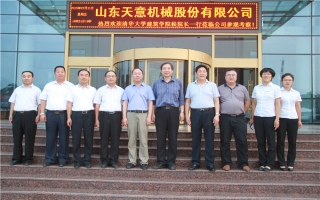 清華大學(xué)建筑設(shè)計(jì)研究院副院長、研究員侯建群蒞臨